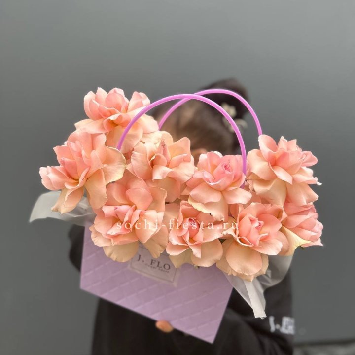 Сумочка с розами "Кети" в Череповеце