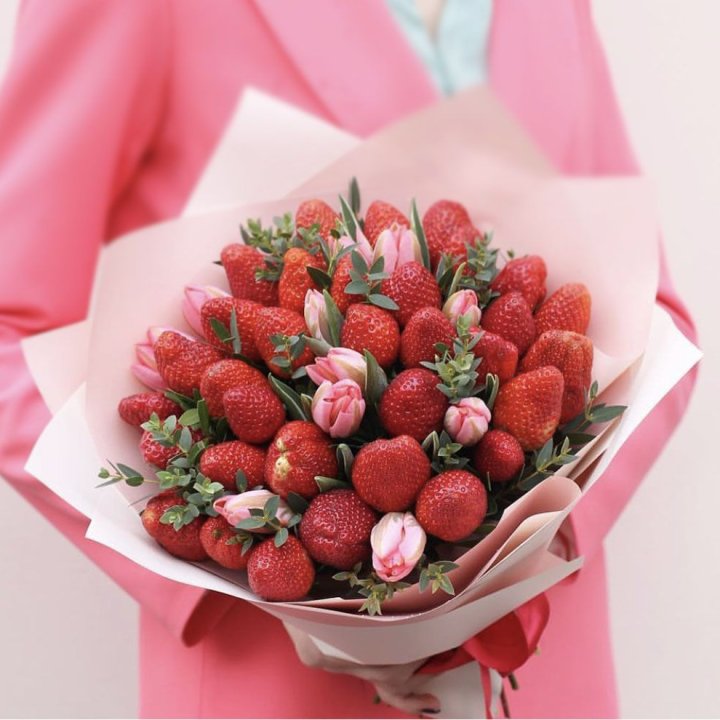 Тюльпаны и клубника в Череповеце