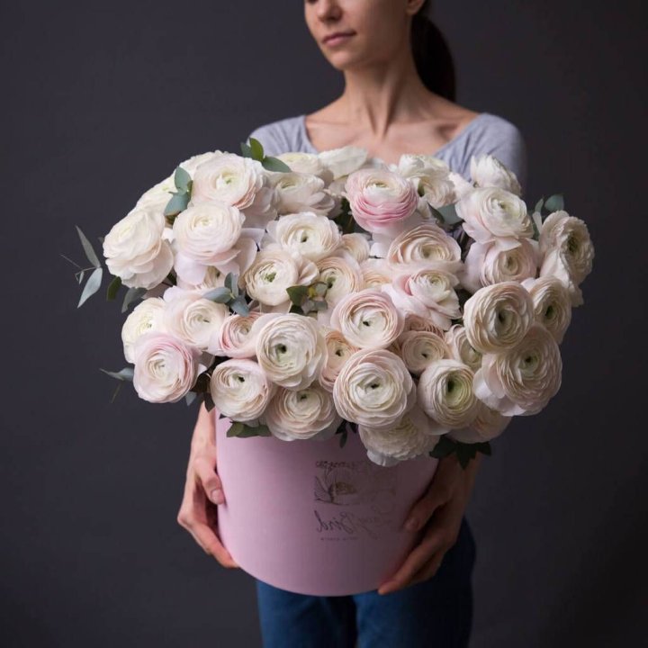 Бокс с ранункулюсами в Череповеце