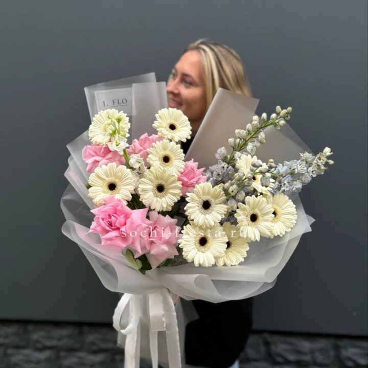 Букет роз и гербер в Череповеце