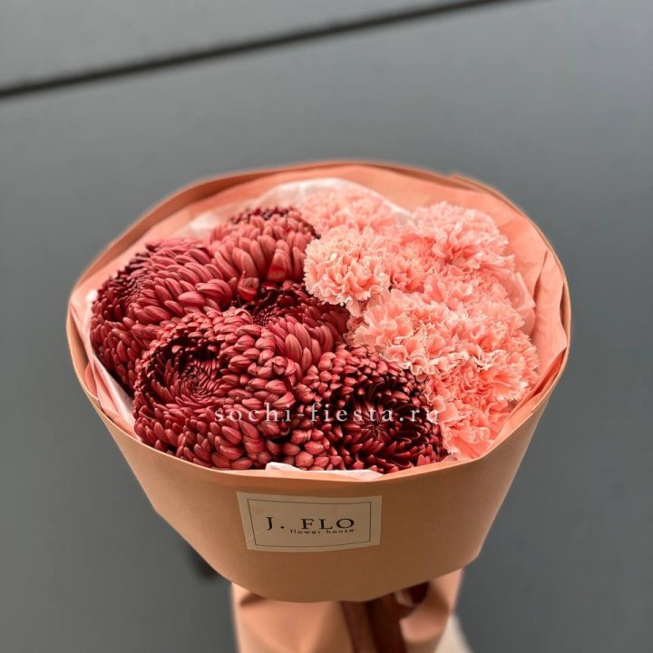 Букет хризантем и диантусов  в Череповеце