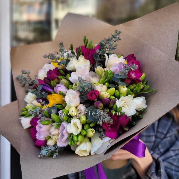 Букет фрезий "Радуга" в Череповеце