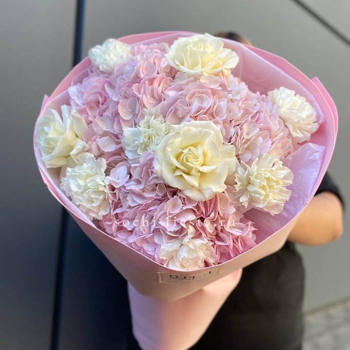  Букет гортензий и роз  в Череповеце