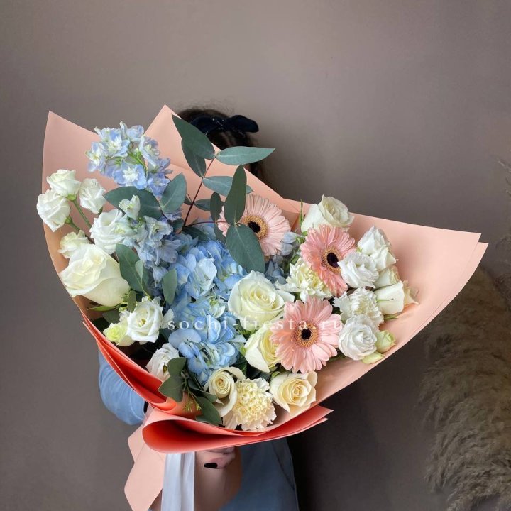  Букет гортензии и роз "Валенсия" в Череповеце
