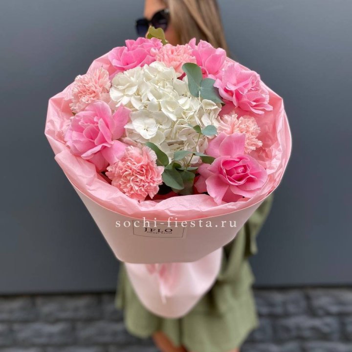  Букет роз и гортензии "Навола" в Череповеце