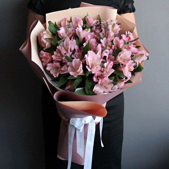Букет розовых альстромерий в Череповеце