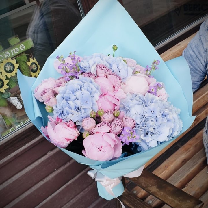 Букет с гортензиями "Блубери" в Череповеце
