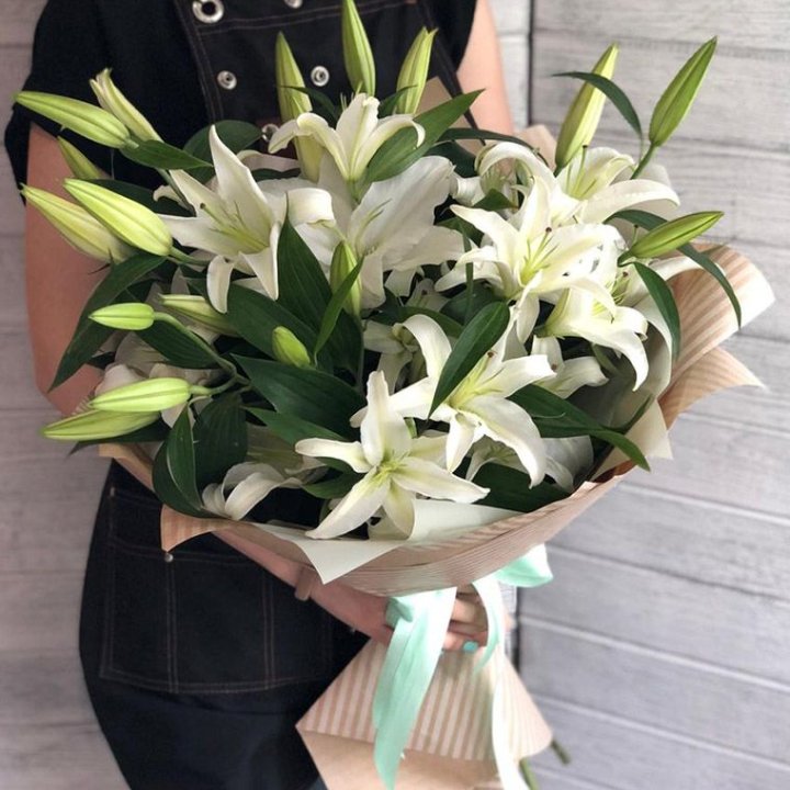 Букет белых лилий в Череповеце