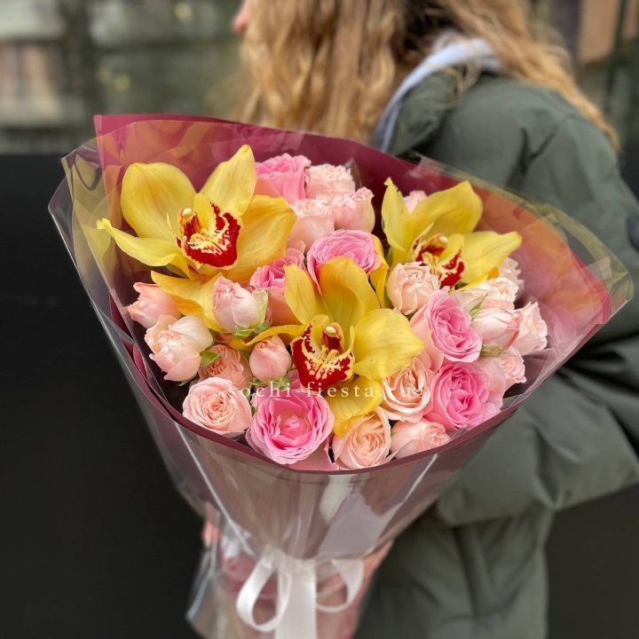  Букет орхидей и роз Есенья в Череповеце