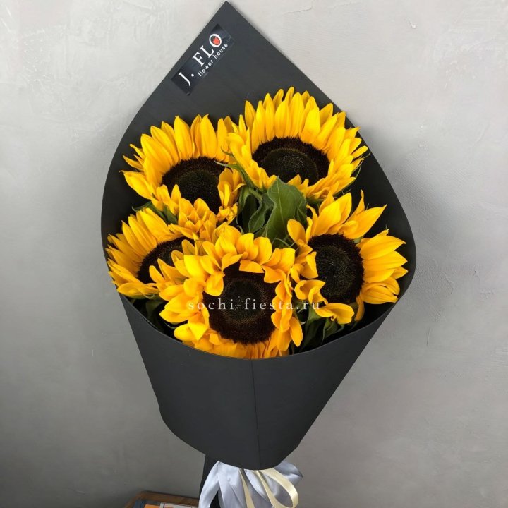 Букет из 5  подсолнухов в Череповеце