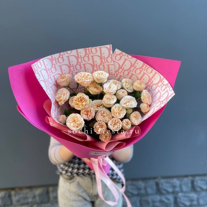 9 пионовидных роз в Череповеце