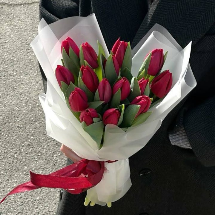 15 красных тюльпанов в Череповеце