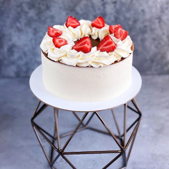 Торт "Клубника со сливками" в Череповеце