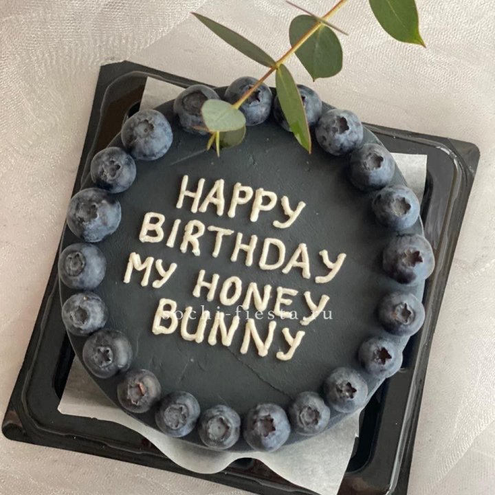 Бенто-торт "С днем рождения" с ягодами в Череповеце