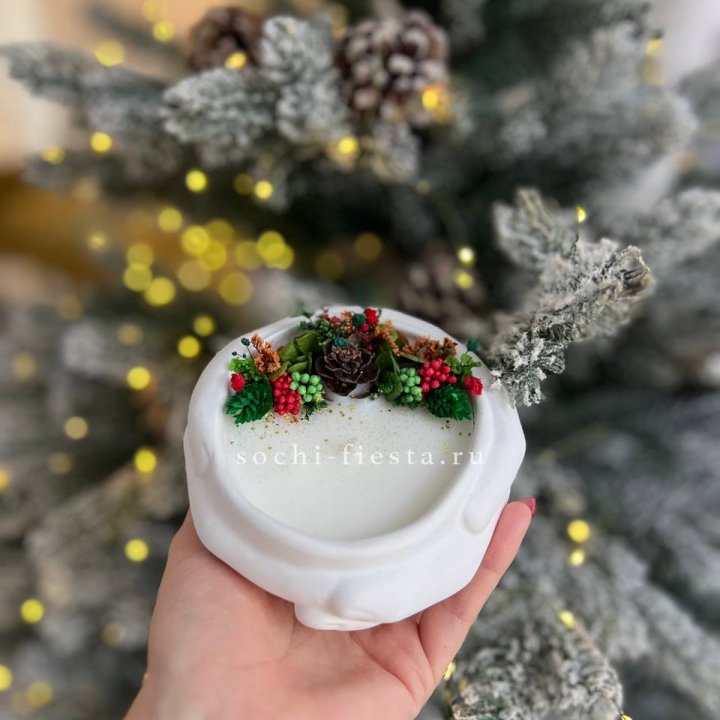 Свеча ароматическая в гипсе Руки с шишкой в Череповеце