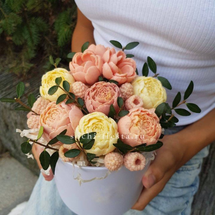 Шоколадный букет с ягодами в Череповеце