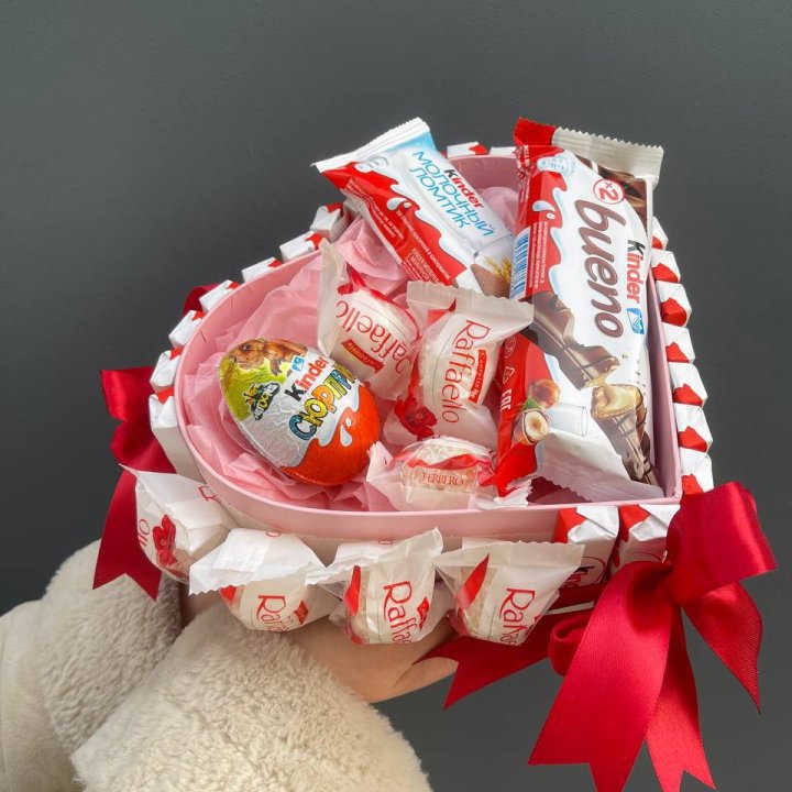 Бокс киндерами и раффаэлло в Череповеце