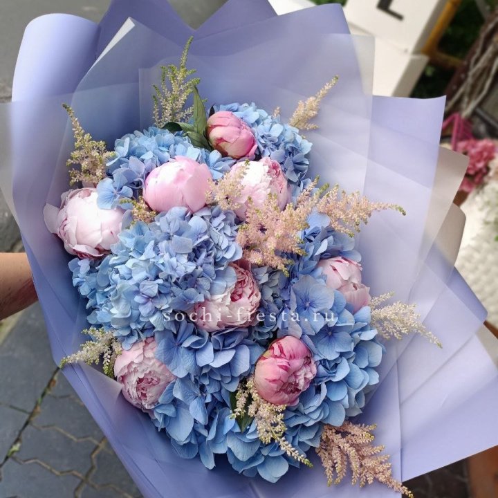 Дизайнерский букет с гортензией №3 в Череповеце