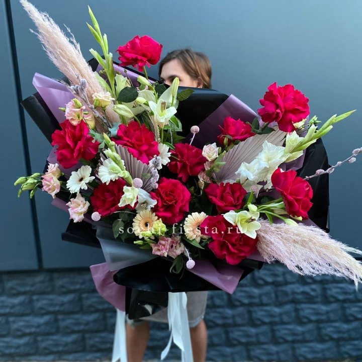 Дизайнерский букет Ред в Череповеце
