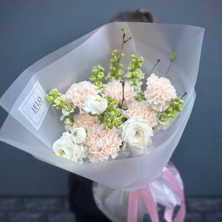 Букет маттиолы и ранункулюсов  в Череповеце