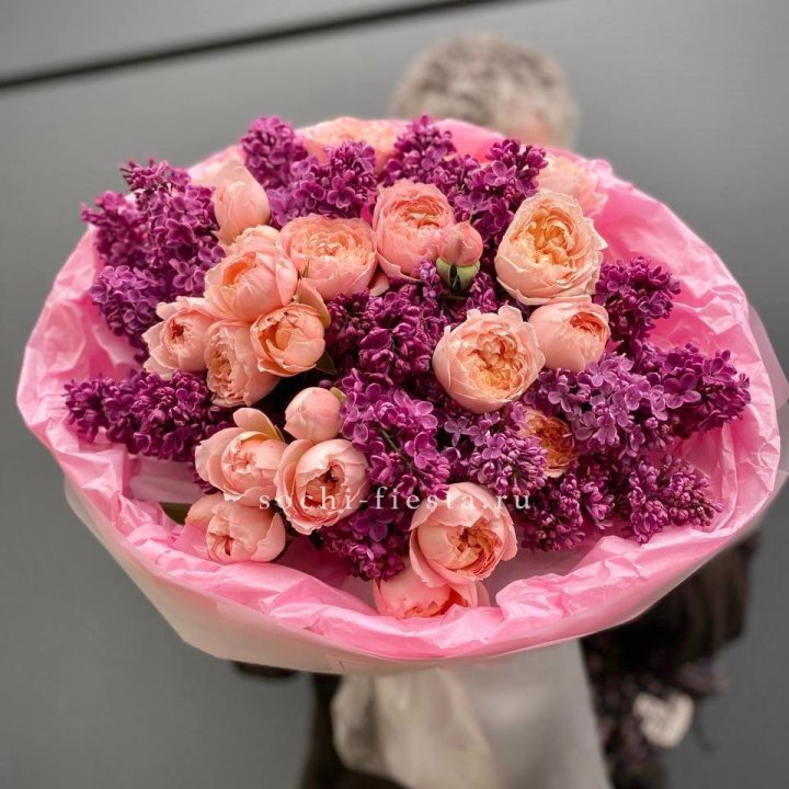  Дуо букет из кустовых роз и сирени в Череповеце