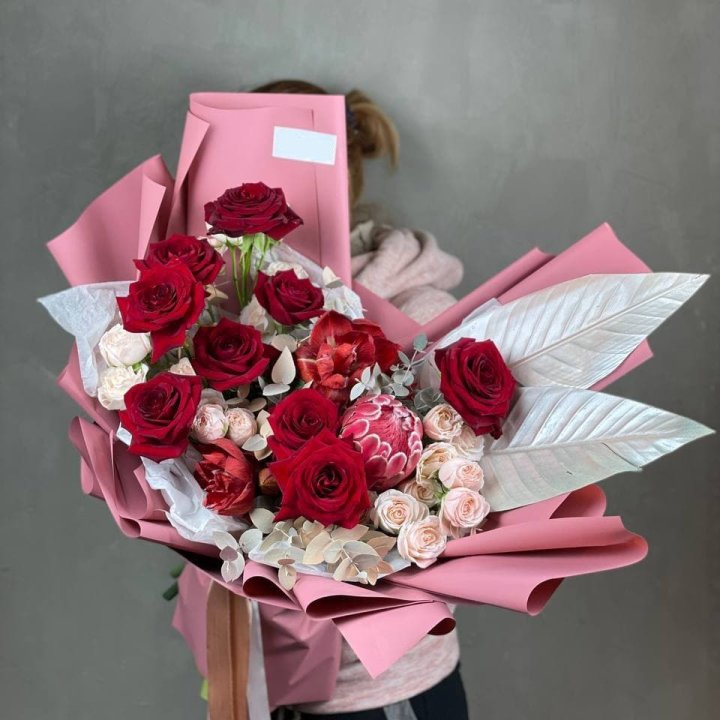 Дизайнерский букет "Ред Вильвет" в Череповеце