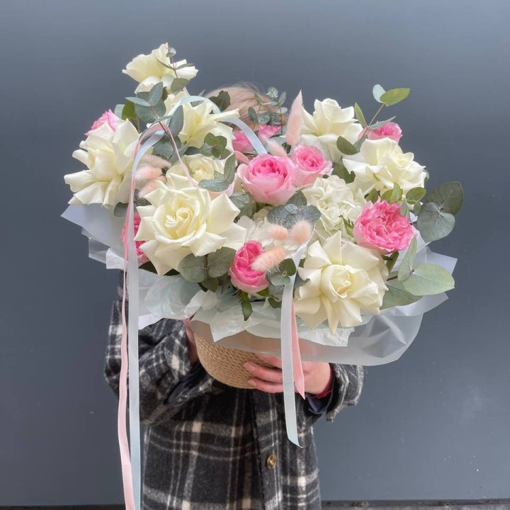 Кашпо с розами в Череповеце