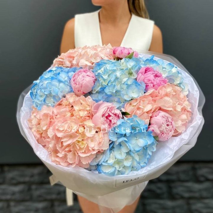 Дуобукет гортензии с пионами  в Череповеце