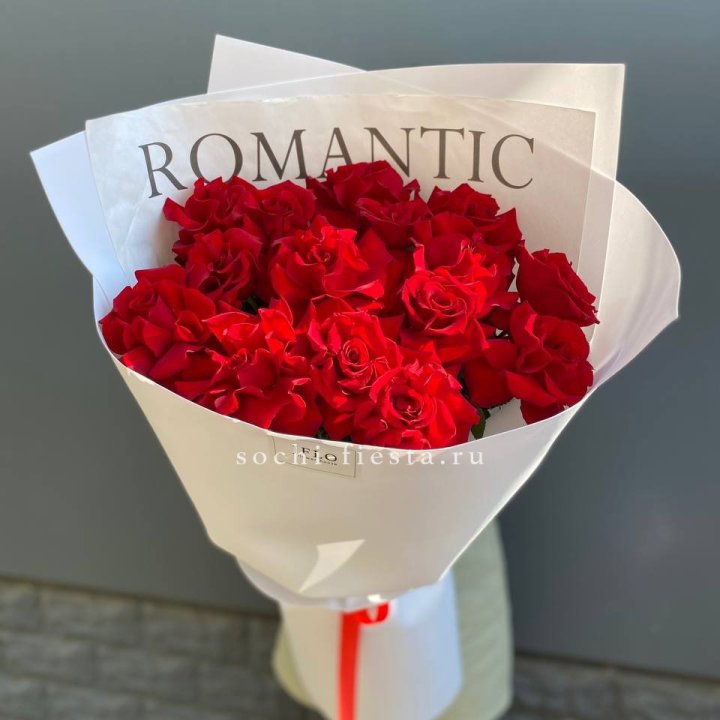 19 высоких роз в оформлении в Череповеце