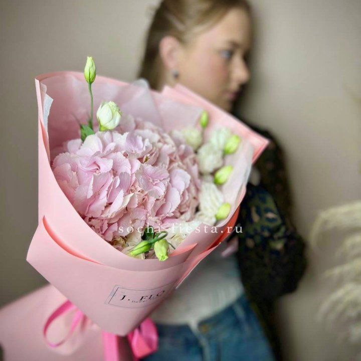 Букет с гортензией №2 в Череповеце