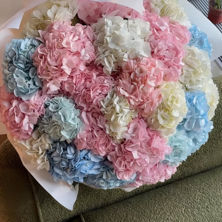 Букет гортензий микс в Череповеце