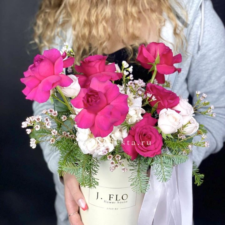 Новогодняя композиция в коробке пинк розе в Череповеце