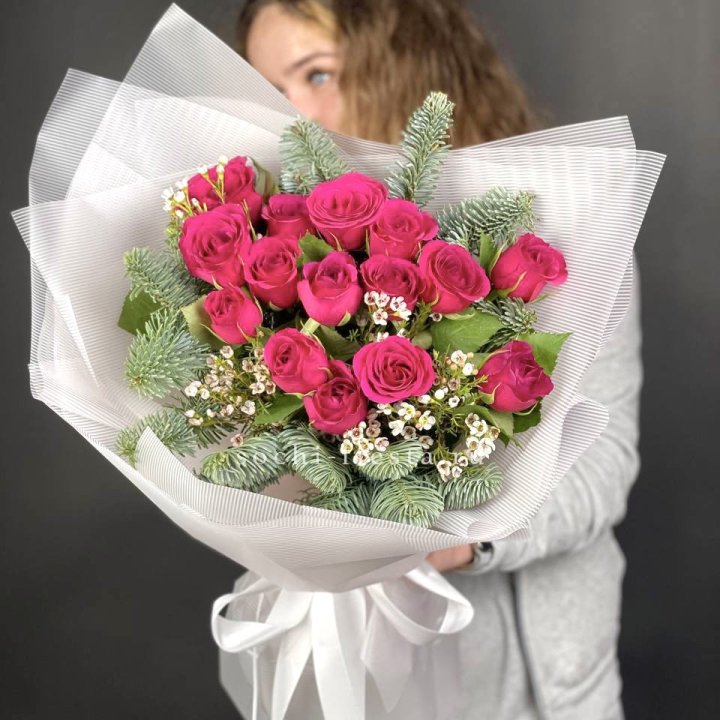 Новогодний букет Елки и Розы в Череповеце
