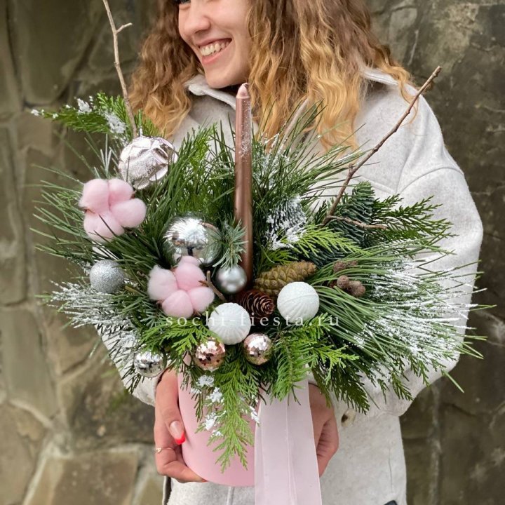 Новогодняя композиция в коробке пинк в Череповеце