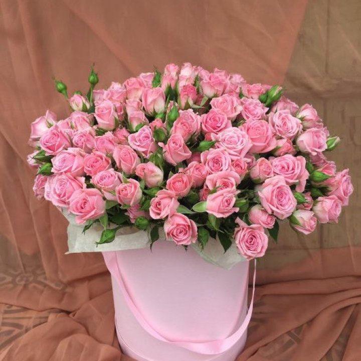 Кустовые розы в коробке в Череповеце