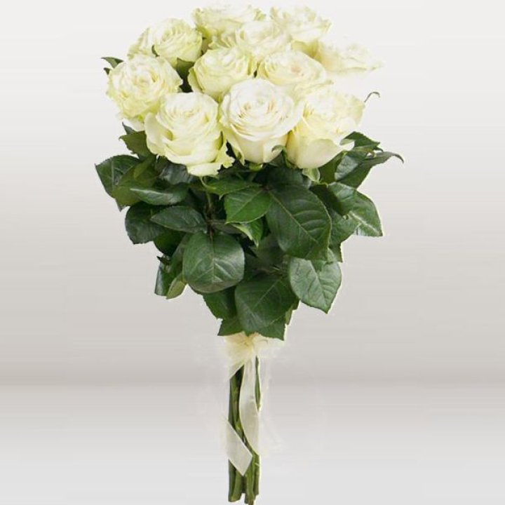 11 белых голландских роз в Череповеце