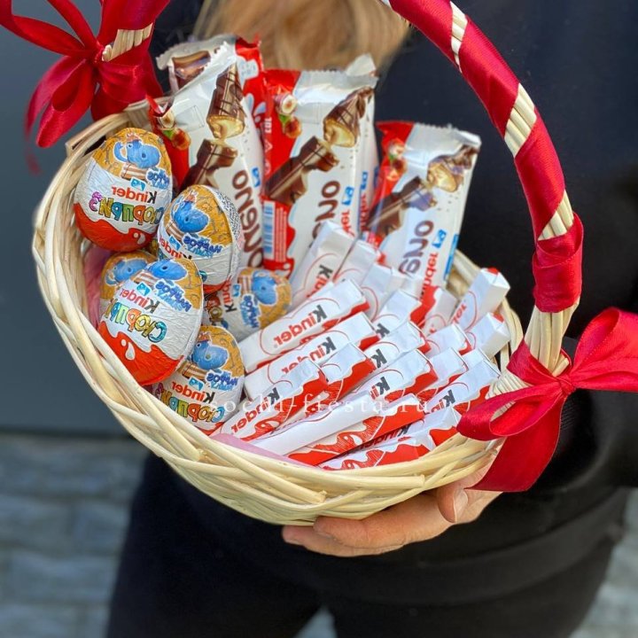 Корзина с киндерами  в Череповеце