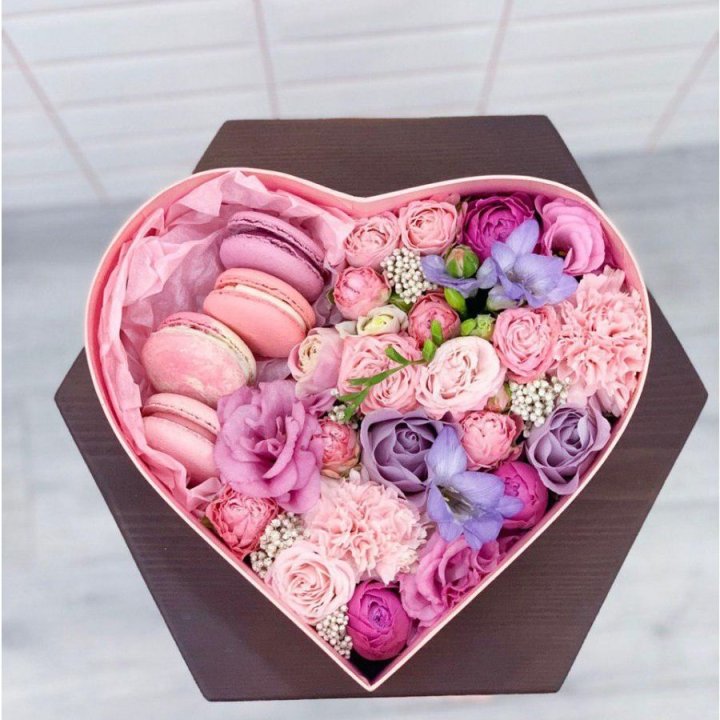 Бокс-сердце с макаронс  в Череповеце