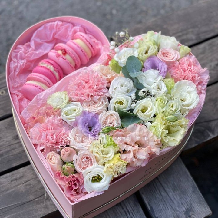 Бокс-сердце с макарон "Пинк" в Череповеце
