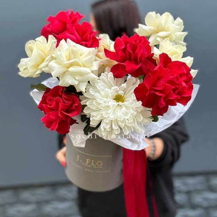 Французские розы с хризантемой в боксе в Череповеце