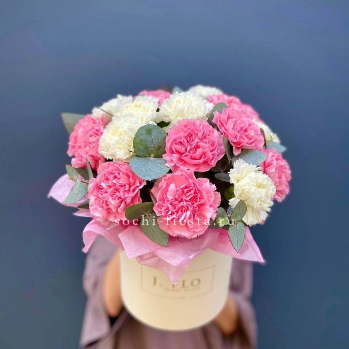 Диантусы в цилиндре в Череповеце