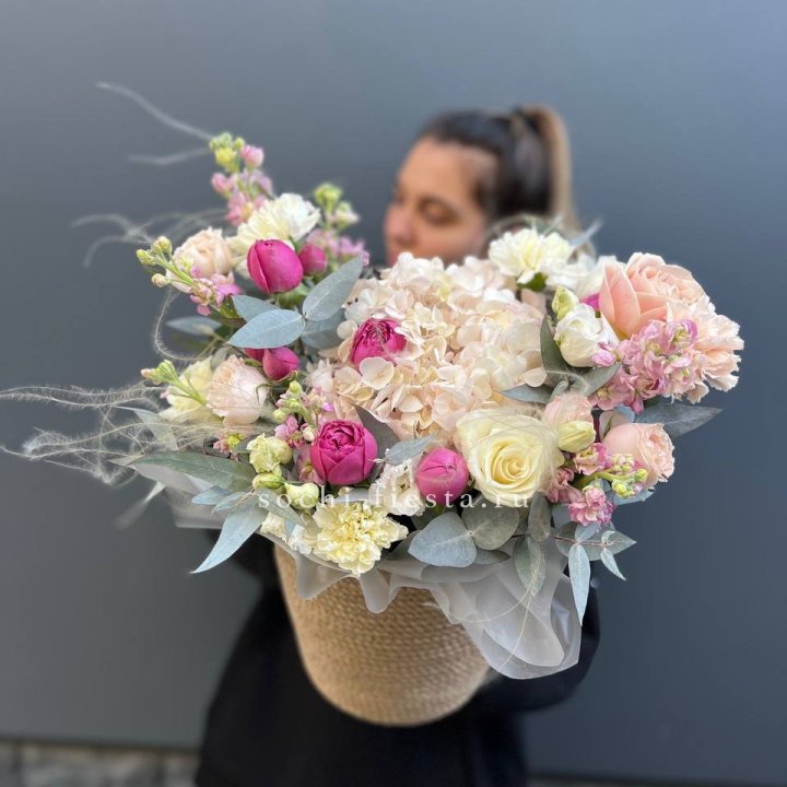 Цветочная композиция в джутовом боксе  в Череповеце