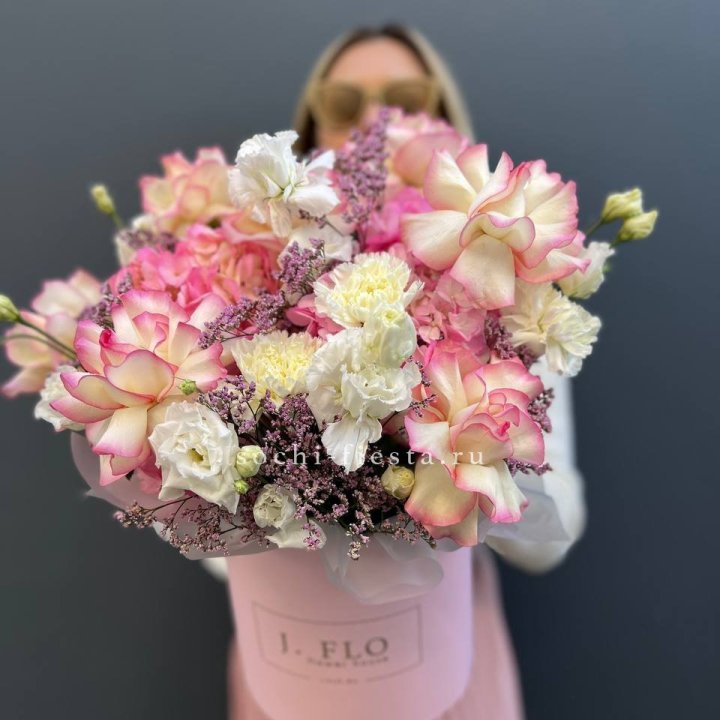 Цветочная композиция "Глория" в боксе в Череповеце