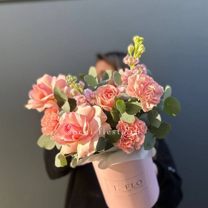 Цветы в боксе "Сизара" в Череповеце