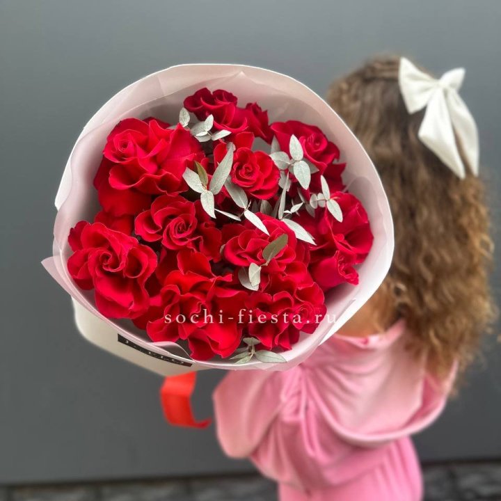 11 Красных французских роз в Череповеце