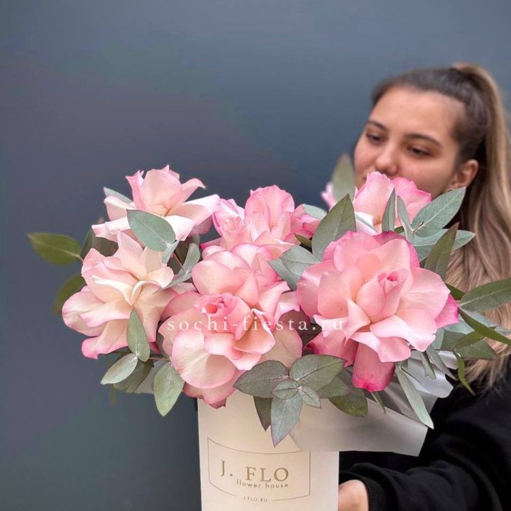 7 Французских роз в боксе в Череповеце