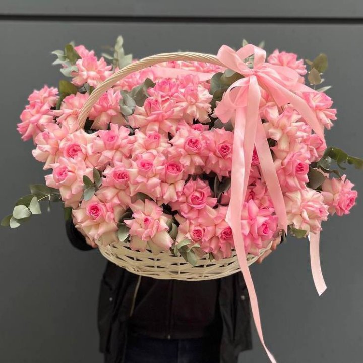51 розовая роза в корзине в Череповеце