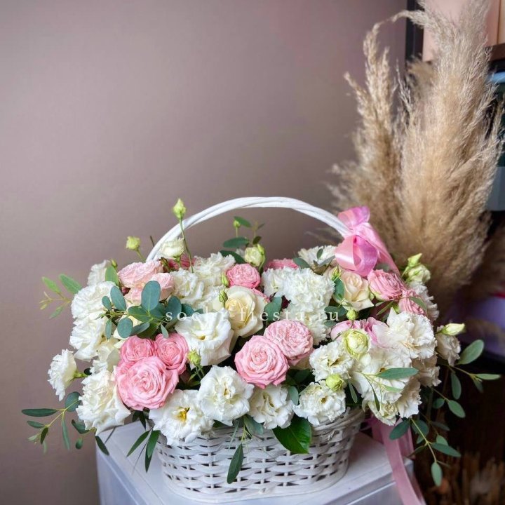 Цветочная корзина "Пинки вайт" в Череповеце