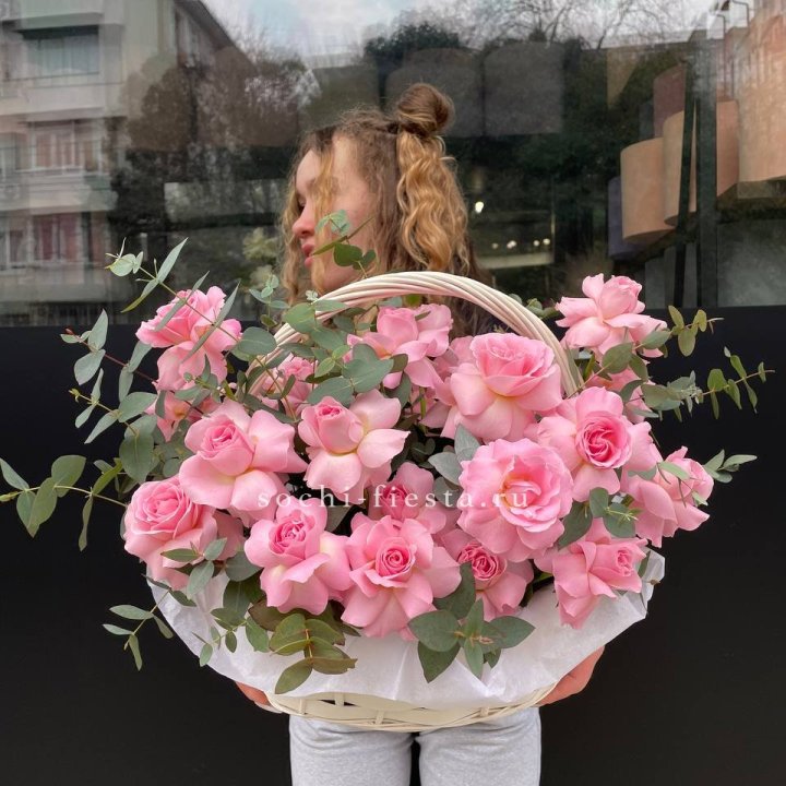25 роз в цветочной корзине  в Череповеце