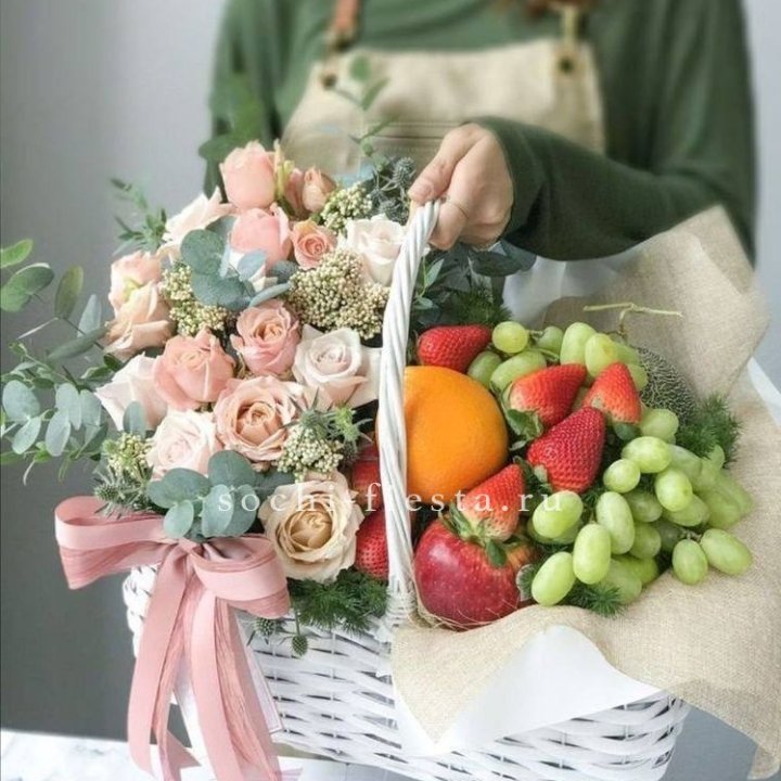 Фруктовая корзина c цветами в Череповеце